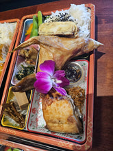 画像をギャラリービューアに読み込む, Buri-Kama Obento Box
